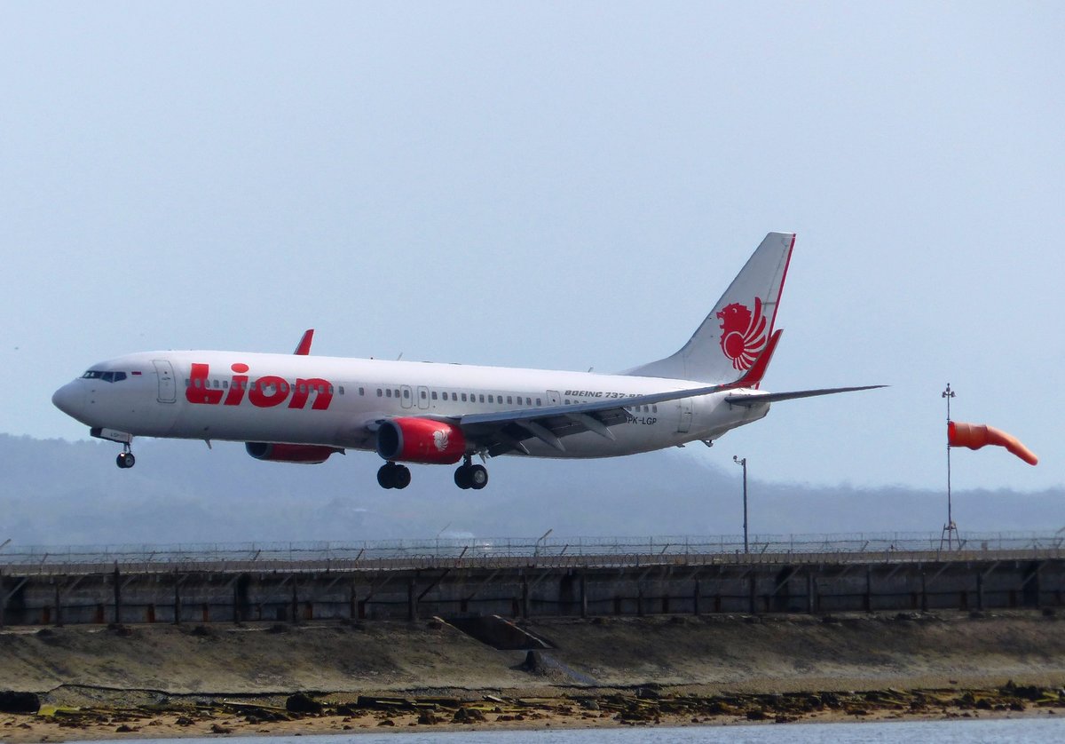 PK-LGP, Boeing 737-9GP(ER), Lion Air bei der Landung in Denpasar (DPS) am 6.10.2017