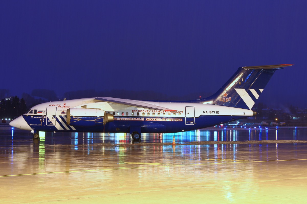 Polet Flight, RA-61710, Antonov 148-100, 26. Dezember 2013, ZRH Zürich, Switzerland. Diese Antonov brachte das Eishokey Team ZSKA Moskau an das Spengler-Cup Turnier in Davos.