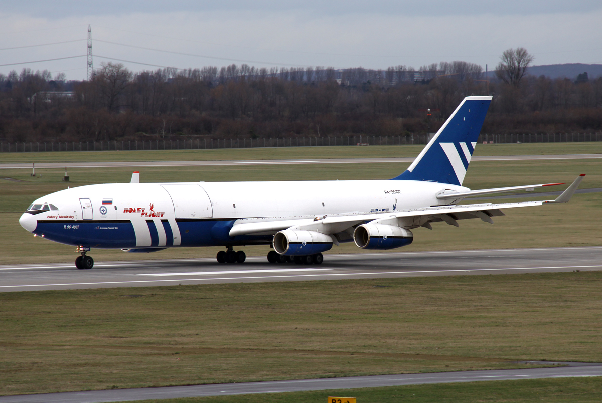 Polet IL96-400T nach der Landung auf 23l in DUS / EDDL / Düsseldorf am 30.12.2012