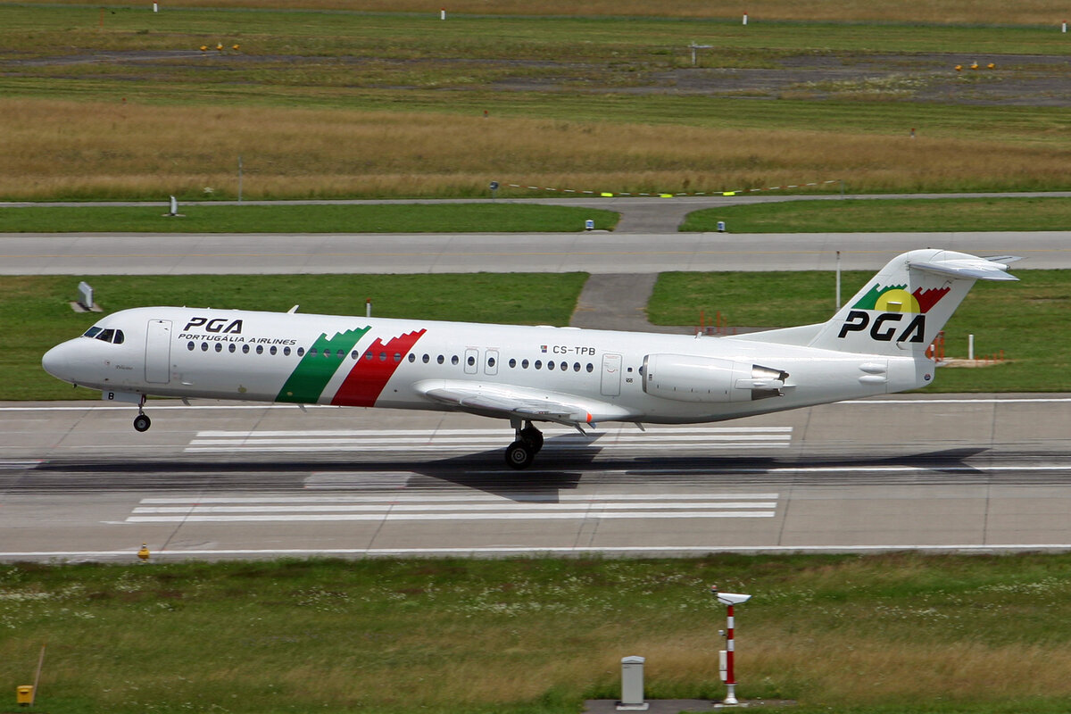 Portugalia Airlines, CS-TPB, Fokker F100, msn: 11262,  Pelicano , 23.Juni 2007, ZRH Zürich, Switzerland.