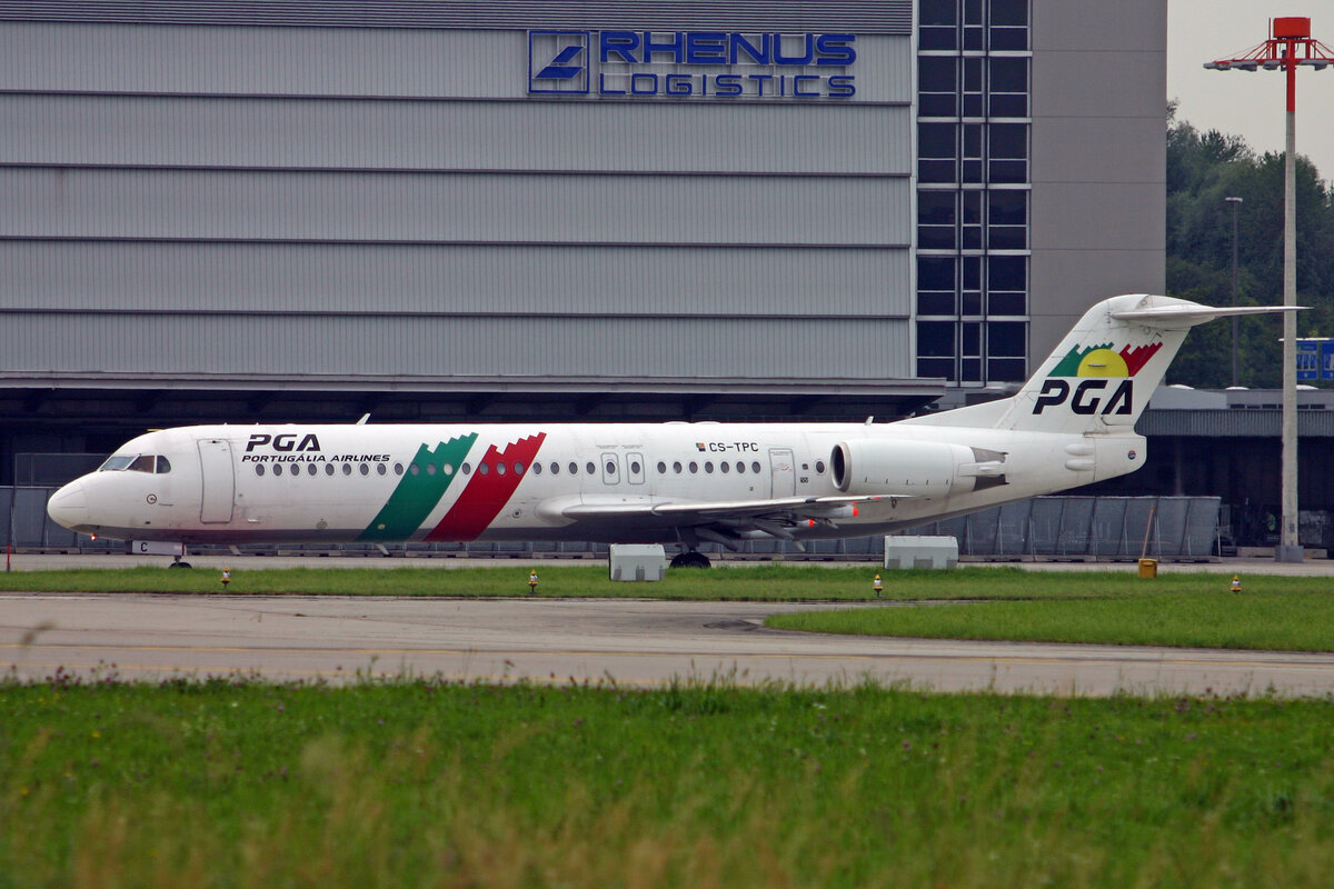 Portugalia Airlines, CS-TPC, Fokker F100, msn: 11287,  Flamingo , 26.August 2007, ZRH Zürich, Switzerland.
