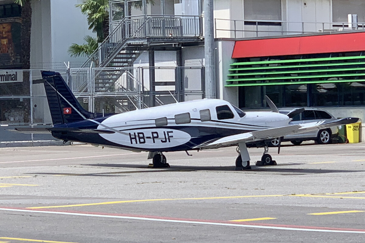 PrimeTax Partner, HB-PJF, Piper PA-32R-301T Saratoga II TC, msn: 3257050, 15.Juli 2023, LUG Lugano, Switzerland.