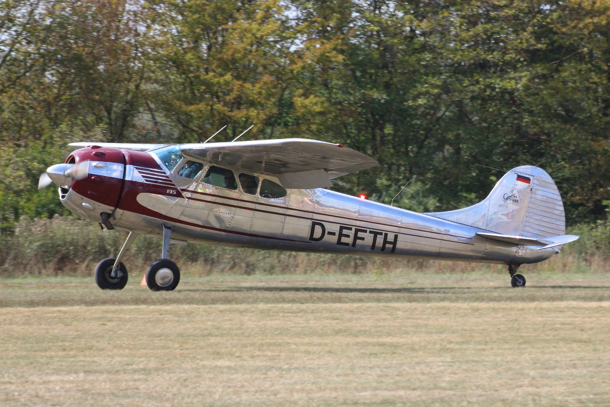 Privat, Cessna 195B, D-EFTH. Flugplatzfest 60 Jahre Flugplatz Leverkusen Am Kurtekotten (EDKL), 31.08.2019.