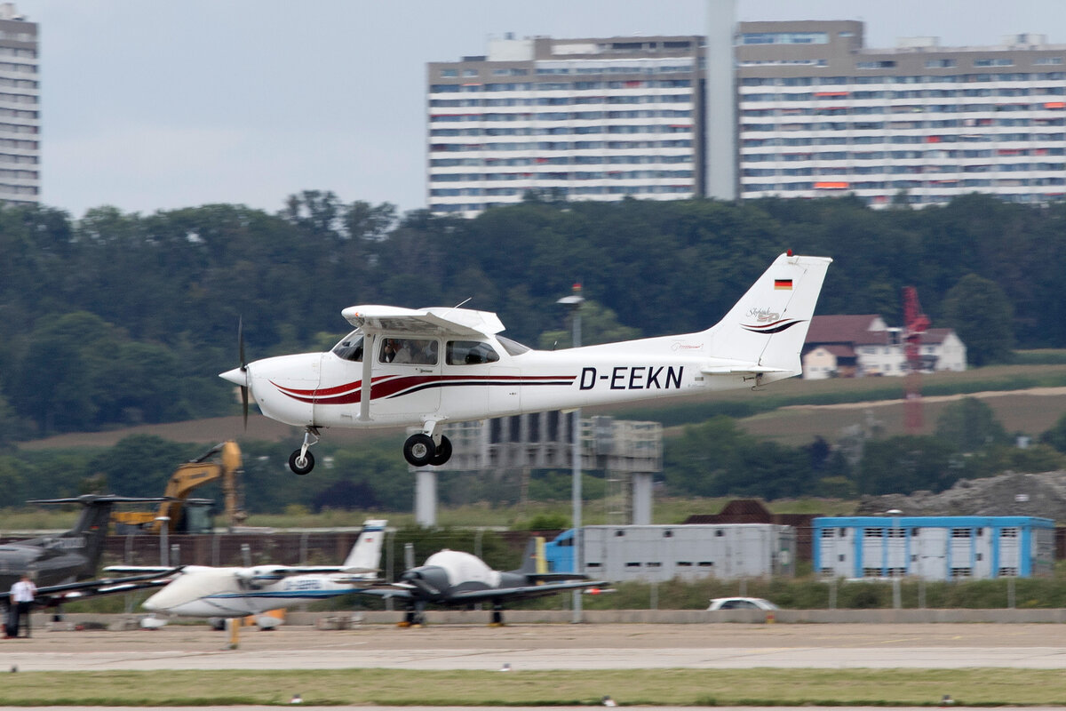 Privat, D-EEKN, Cessna, 172 S Skyhawk SP, 05.08.2021, EDDS-STR, Stuttgart, Germany