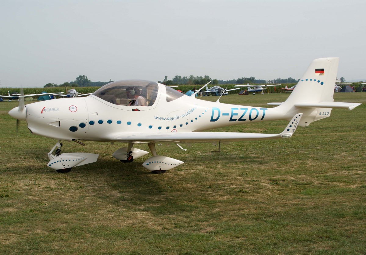 Privat, D-EZOT, Aquila, A-210, 24.08.2013, EDMT, Tannheim (Tannkosh '13), Germany 