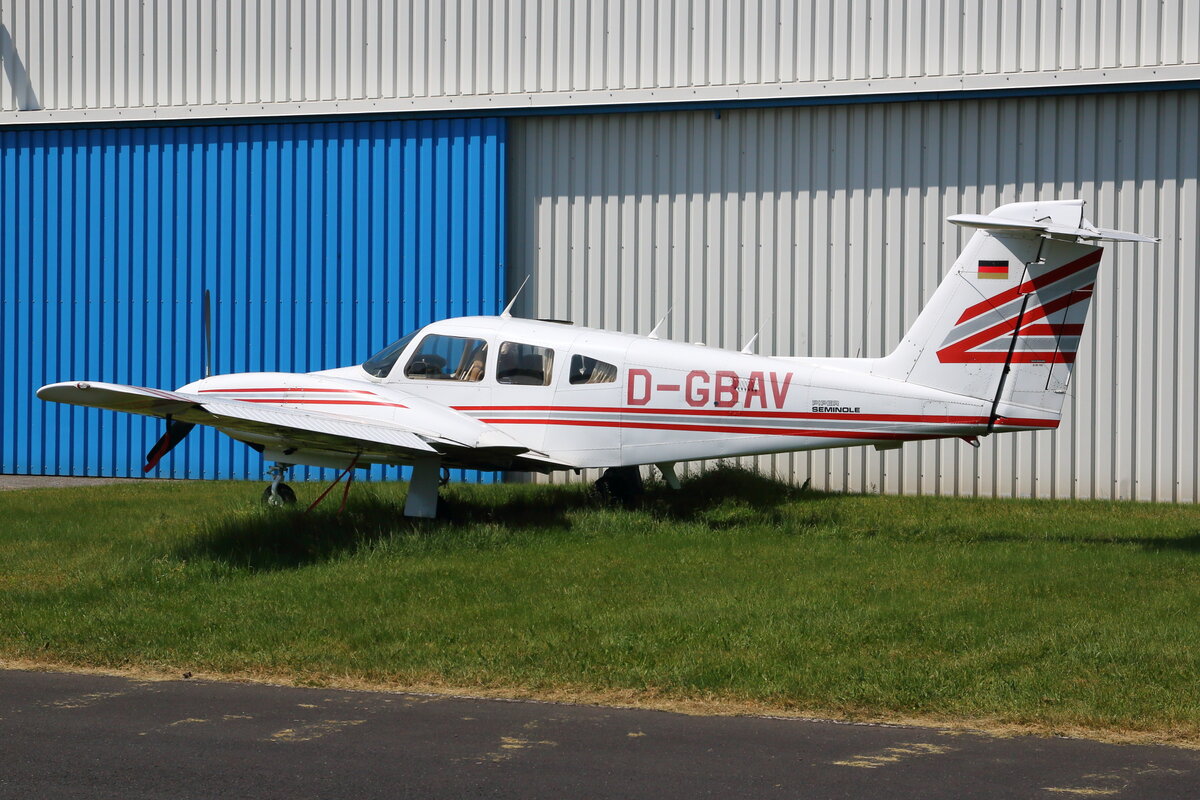Privat, D-GBAV, Piper PA-44-180T Turbo Seminole. Bonn-Hangelar (EDKB), 27.05.2023.