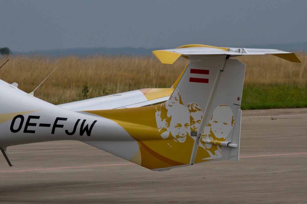 Privat, OE-FJW, Diamond, DA-42 NG Twin Star (Lyoness Child & Family Foundation ~ Seitenleitwerk/Tail), 02.09.2014, FMM-EDJA, Memmingen, Germany