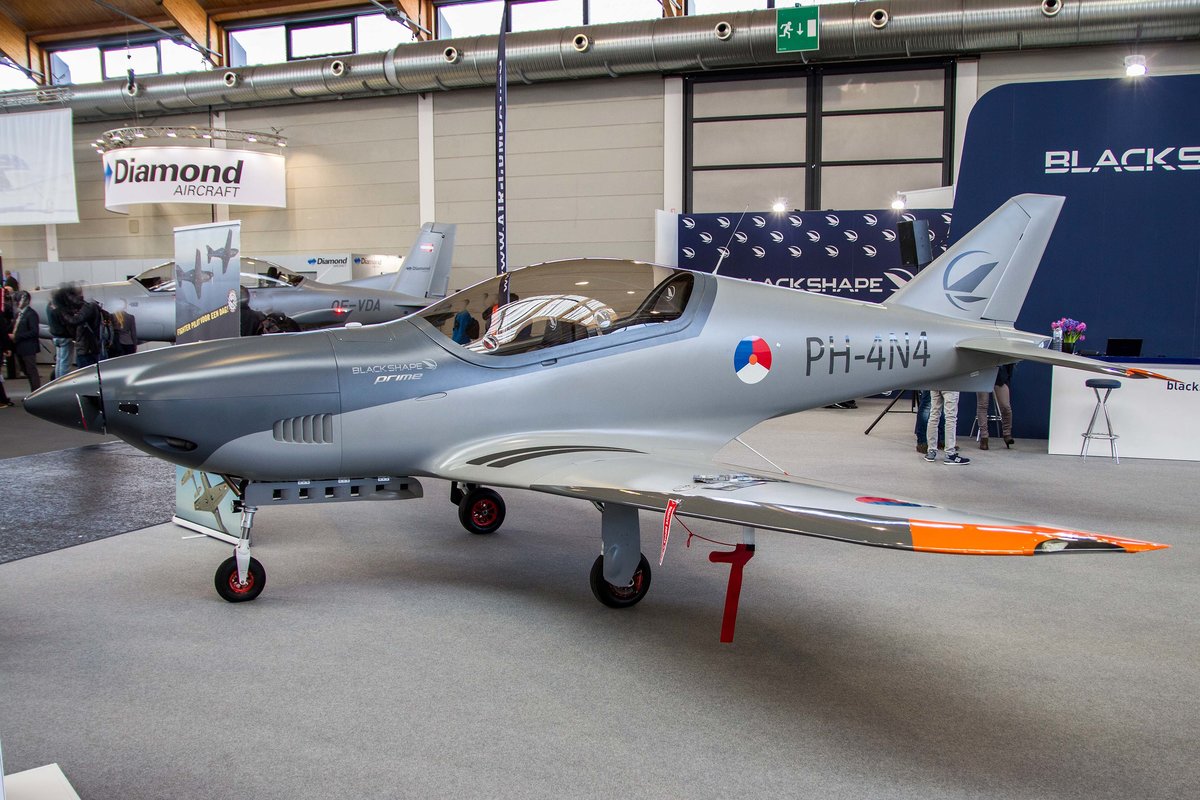 privat, PH-4N4, Blackshape, BS-100 Prime, 07.04.2017, Aero '17, Friedrichshafen, Germany privat, OK-WUS 12, Aerospool, WT-9 Dynamic OK-Edition D-3, 07.04.2017, Aero '17, Friedrichshafen, Germany 