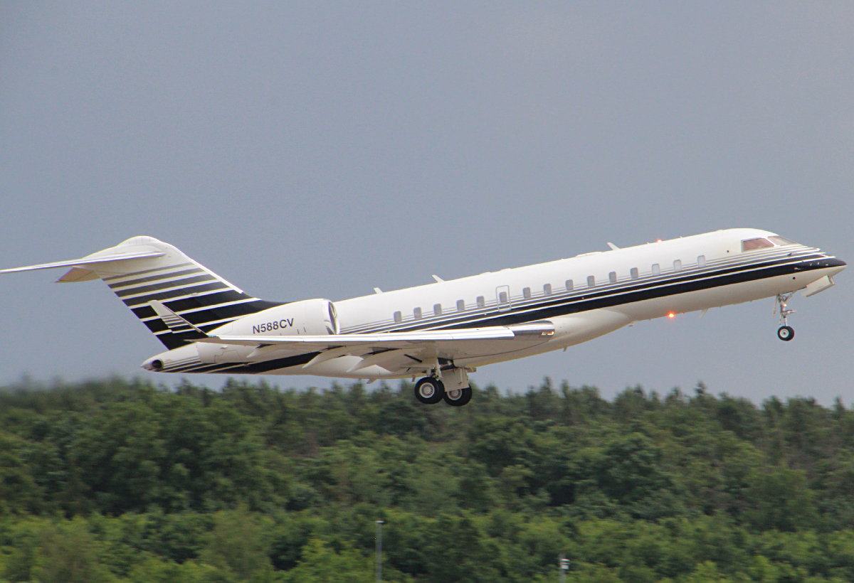 Private BD-700-1A10 Global Express, N588CV, BER, 10.08.2026