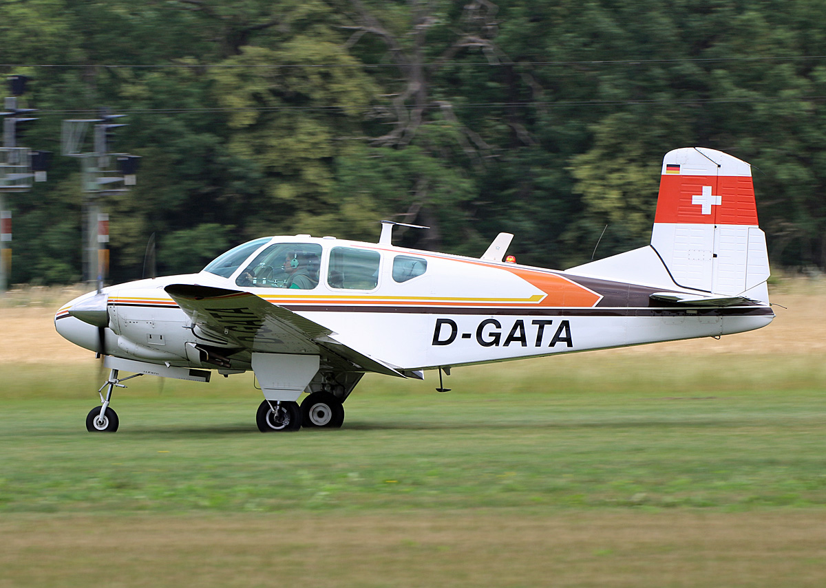 Private Beech 95 Travel Air, D-GATA, Flugplatz Bienenfarm, 02.07.2023