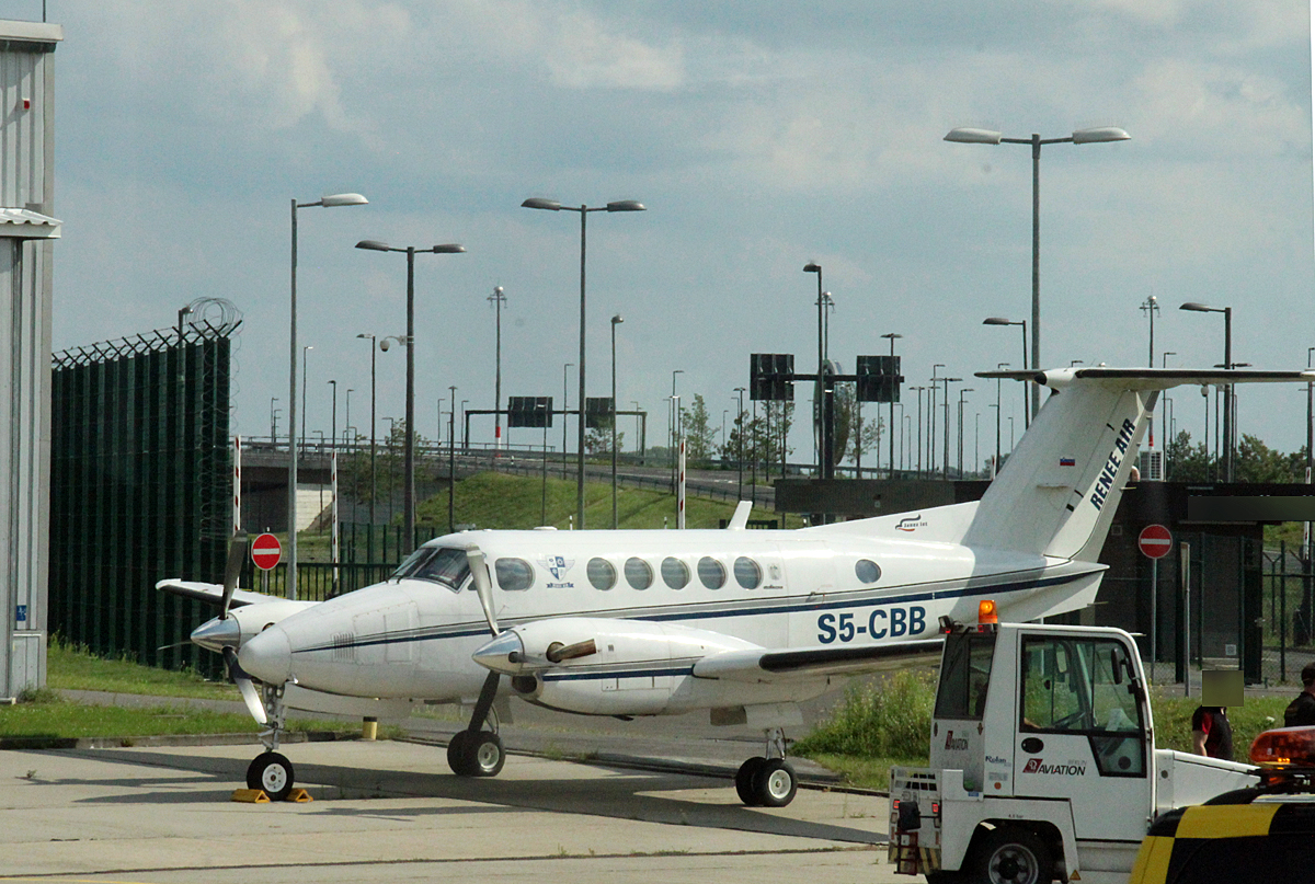 Private Beech B-200 King Air, S5-CBB, Spottertour SXF, 21.07.2017