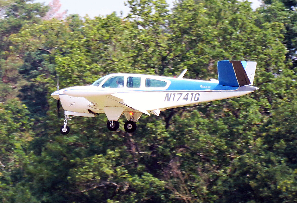 Private Beech G35 Bonanza, N1741G, Stermana and Friends 2021, Flugplatz Bienenfarm, 03.07.2021