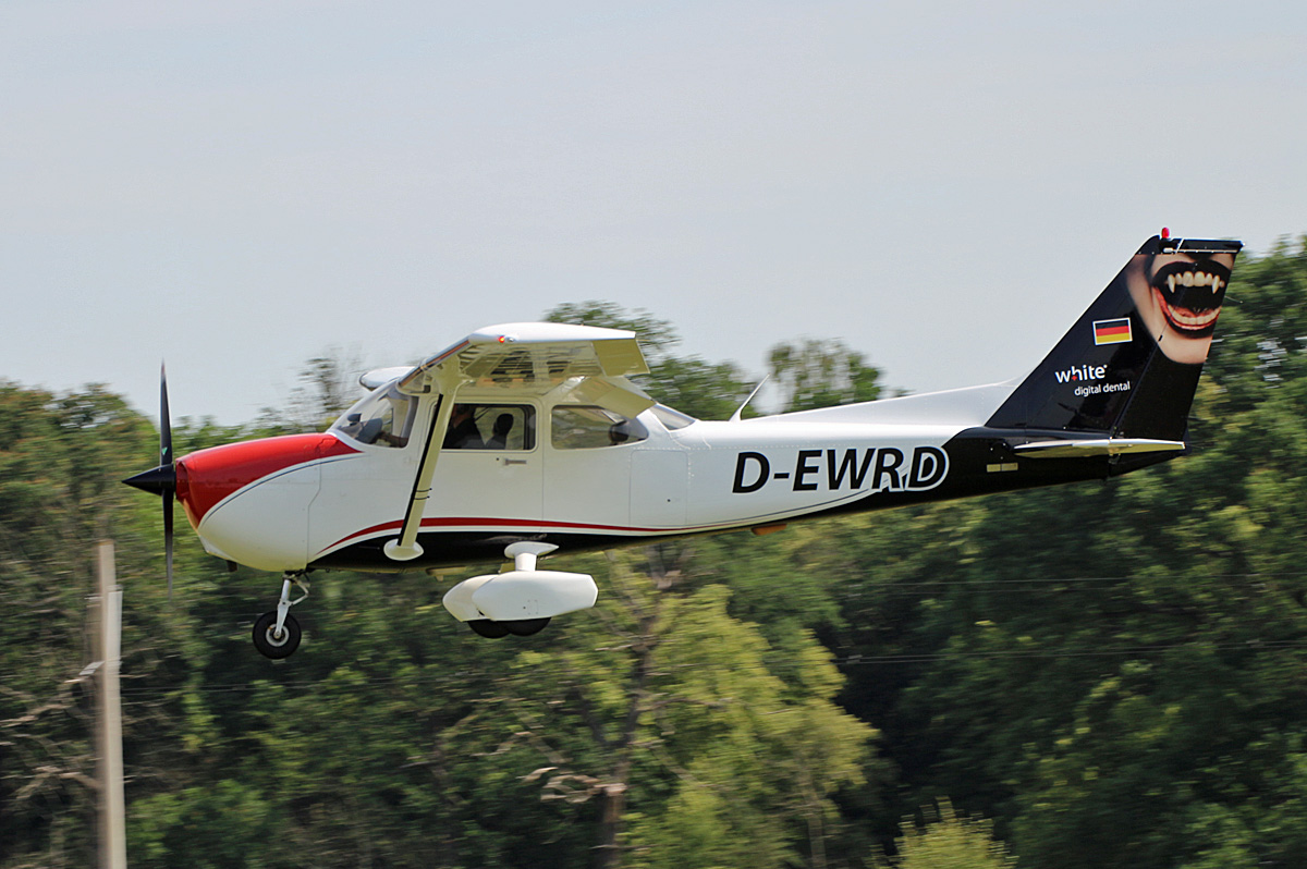 Private Cessna 172N, D-EWRD, Flugplatz Bienenfarm , 01.07.2023
