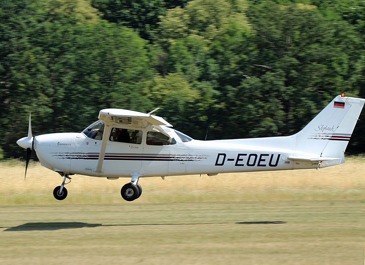 Private Cessna -172R, D-EOEU, Flugplatz Bienenfarm, 02.07.2022