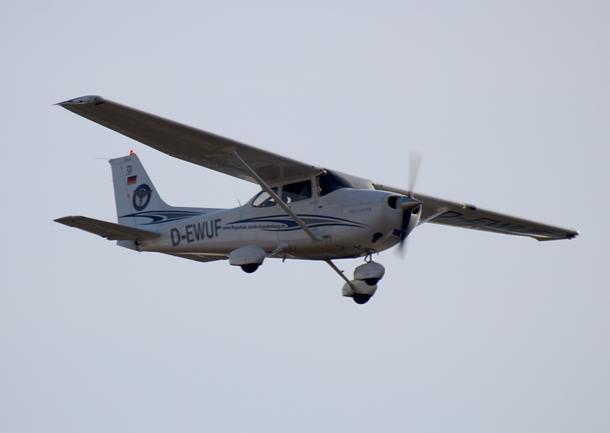 Private Cessna 172S Skyhawk SP. D-EWUF, TXL, 17.02.2019