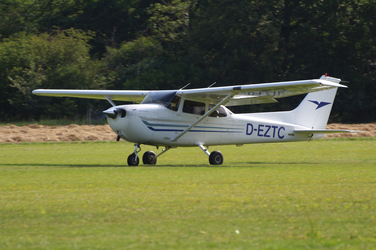Private Cessna 172SP. D-EZTC, Flugplatz Bienenfarm, 08.08.2025