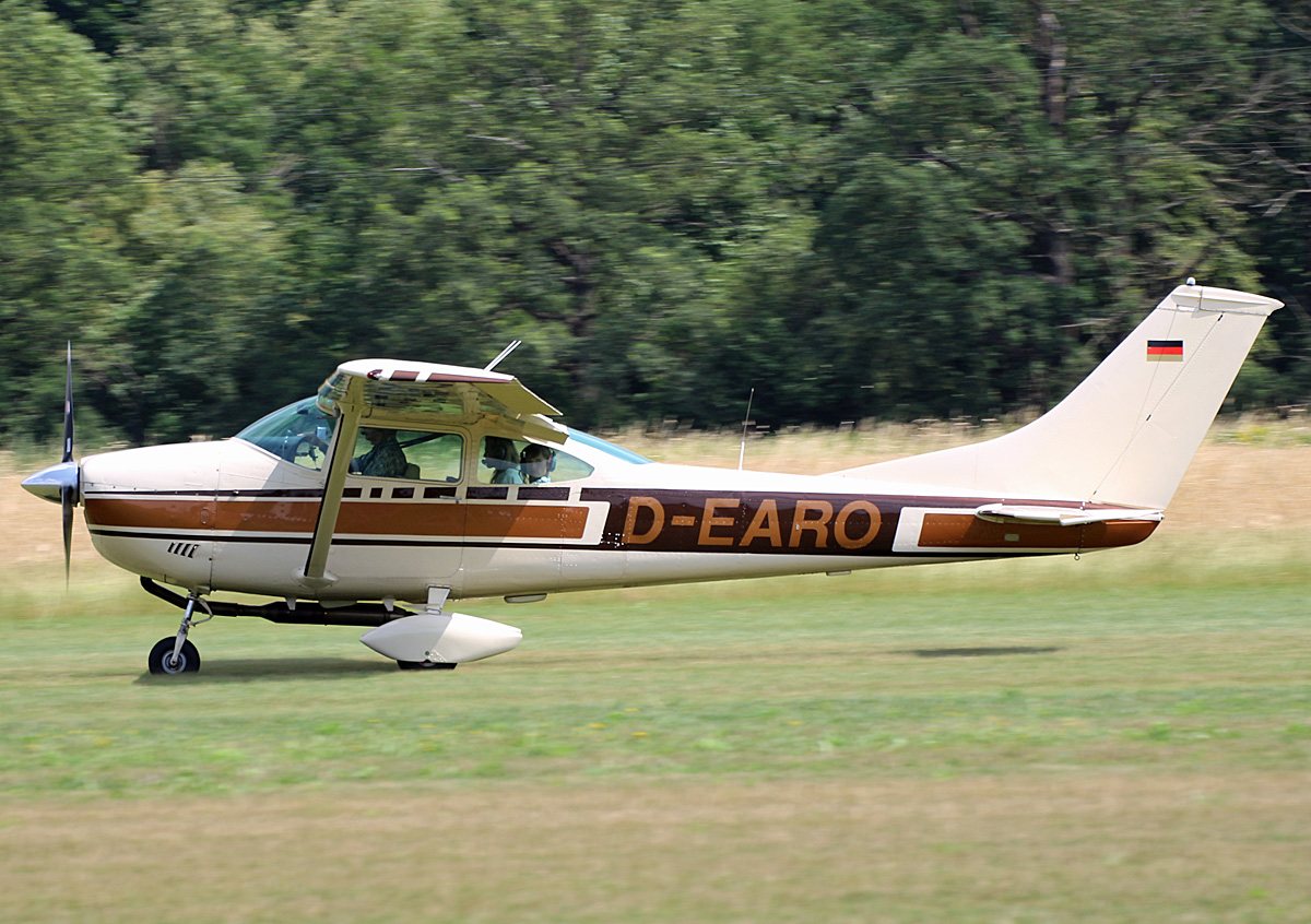 Private Cessna 182 Skyline, D-EARO, Flugplatz Bienenfarm, 02.07.2023