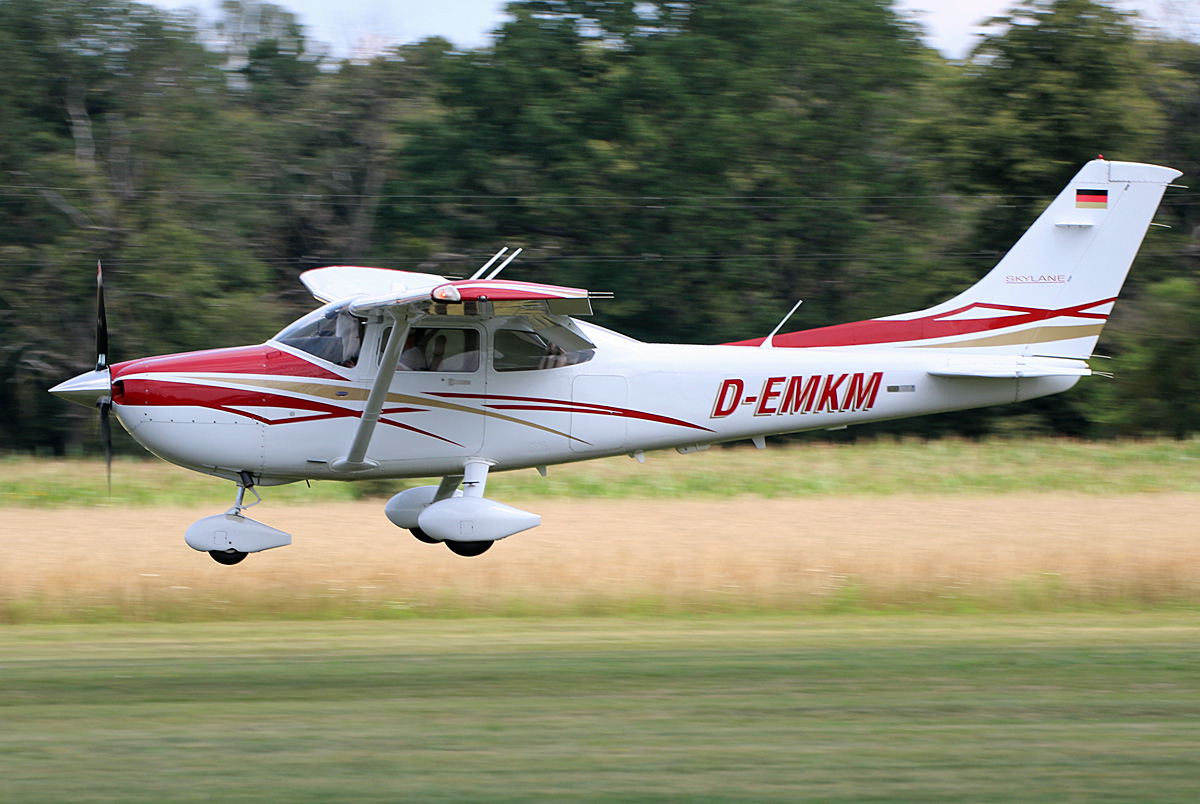 Private Cessna 182T Skylane, D-EMKM, Flugplatz Bienenfarm, 07.08.2021