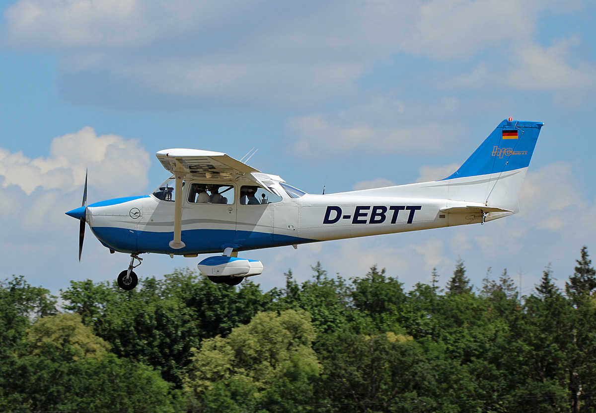 Private Cessna F-172N, D-EBTT, Flugplatz Bienenfarm, 02.07.2022
