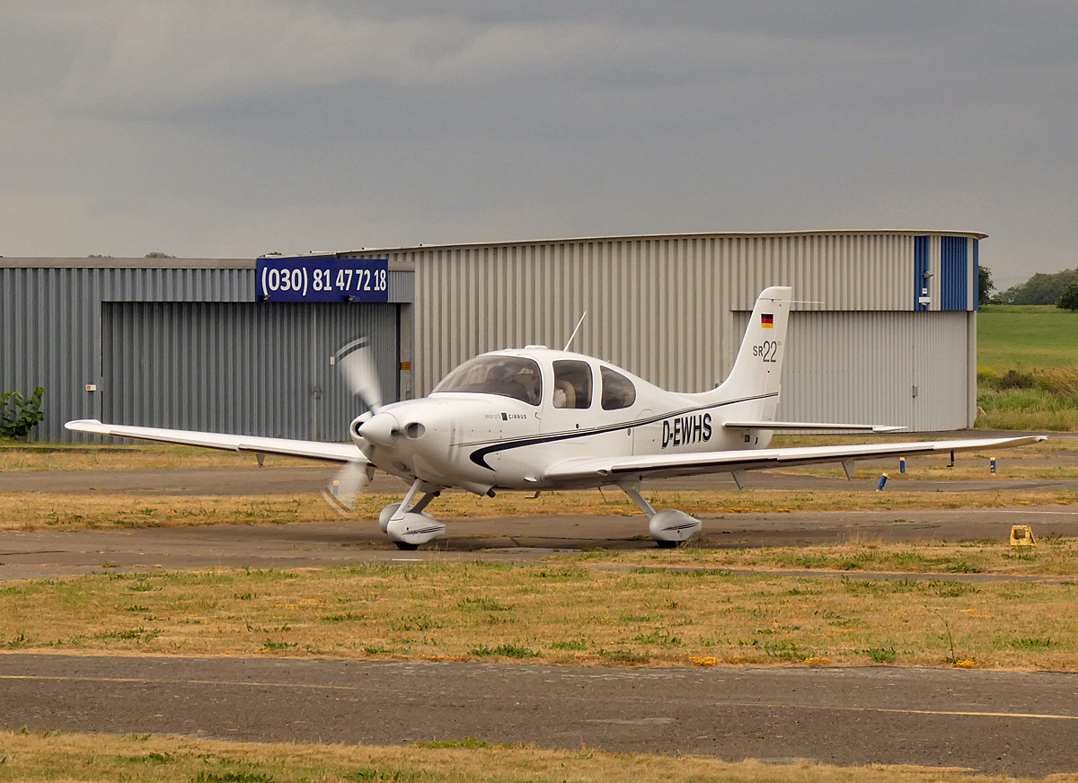 Private Cirrus SR-22, D-EWHS, Flugplatz Strauberg, 13.06.2021