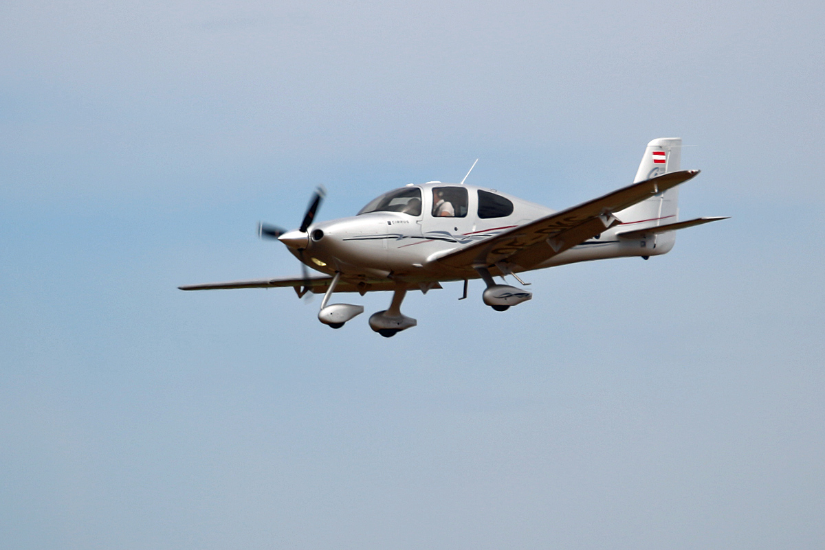 Private Cirrus SR-22 GTS G3, OE-DKC, Flugplatz Strausberg, 07.07.2018