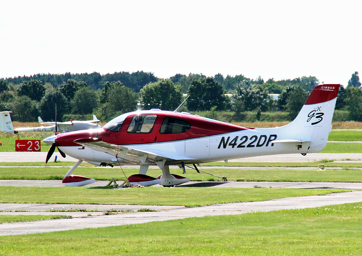 Private Cirrus SR22, N422DR, Flugplatz Strausberg, 20.08.2017