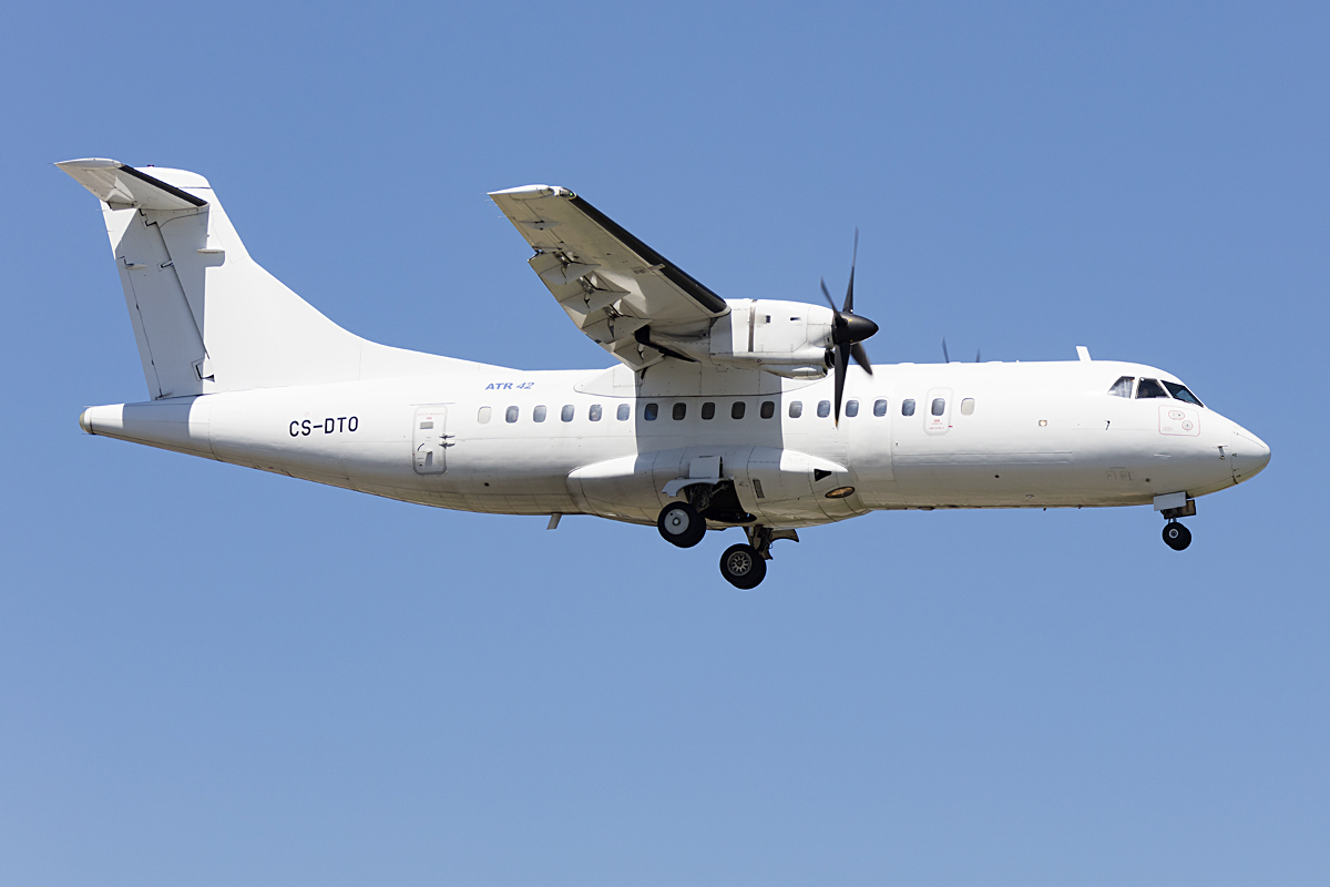 Private, CS-DTO, ATR, ATR-42-300, 17.07.2016, GVA, Geneve, Switzerland



