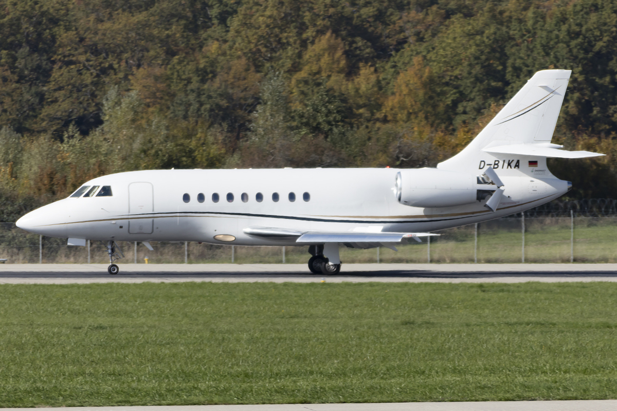 Private, D-BIKA, Dassault, 2000EX, 17.10.2015, GVA, Geneve, Switzerland 



