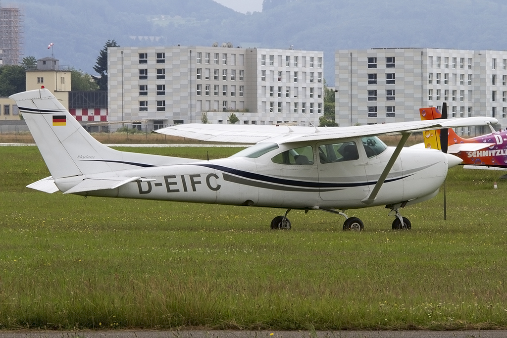 Private, D-EIFC, Reims-Cessna, FR182 Skylane RG, 21.06.2015, EDTF, Freiburg, Germany 
