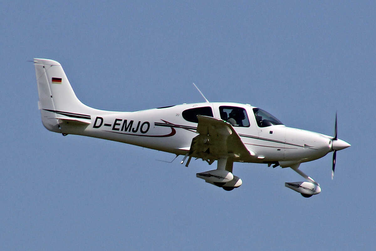 Private, D-EMJO, Cirrus SR-20, msn: 2501, 04.September 2021, ZRH Zürich, Switzerland.