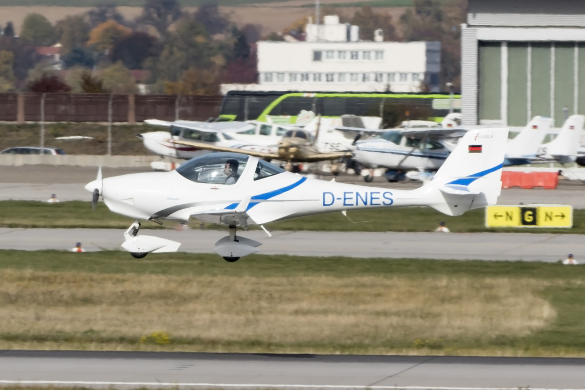 Private, D-ENES, Aquila, AT-01, 24.10.2015, STR, Stuttgart, Germany 



