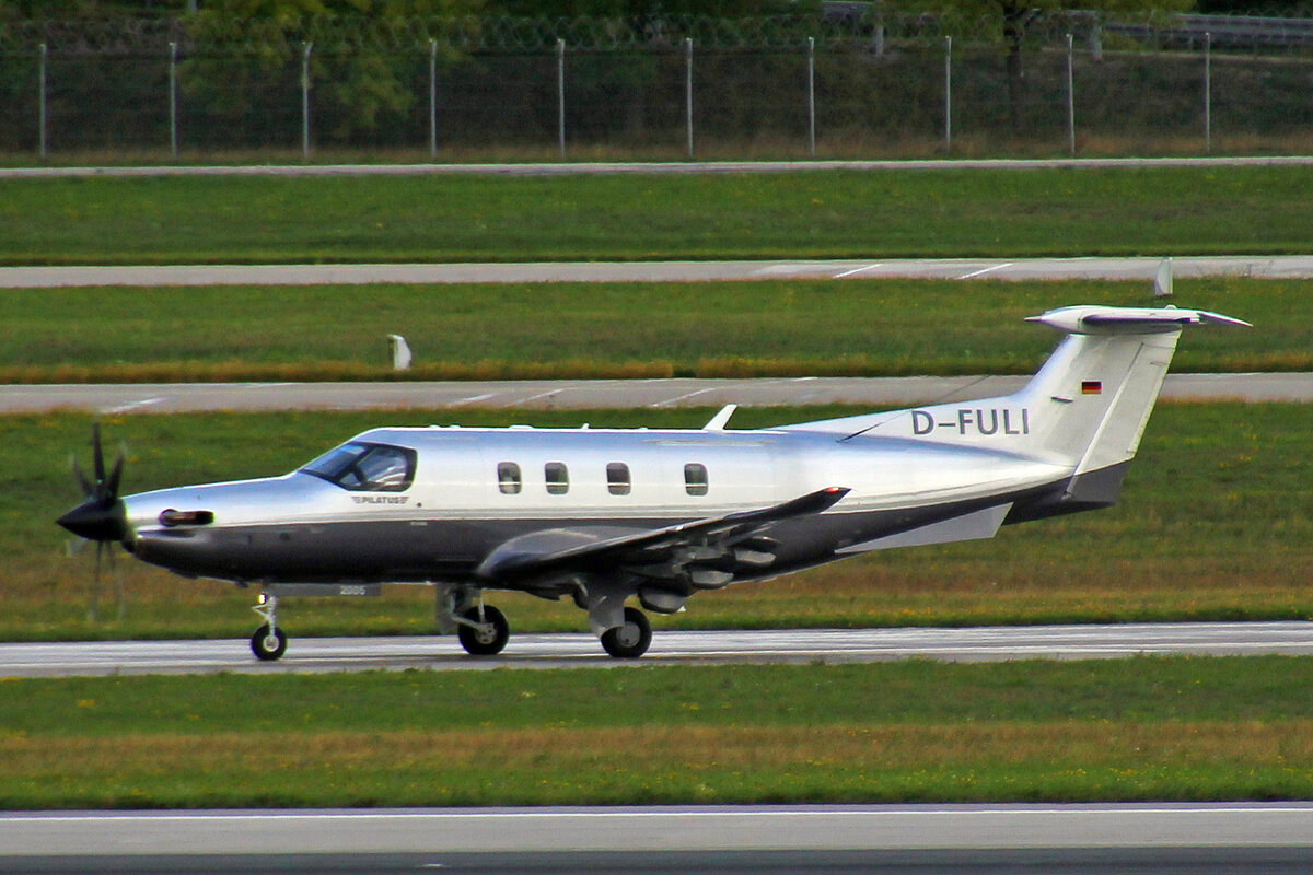 Private, D-FULI, Pilatus PC-12NGX, msn: 2005, 10.September 2022, MUC München, Germany.