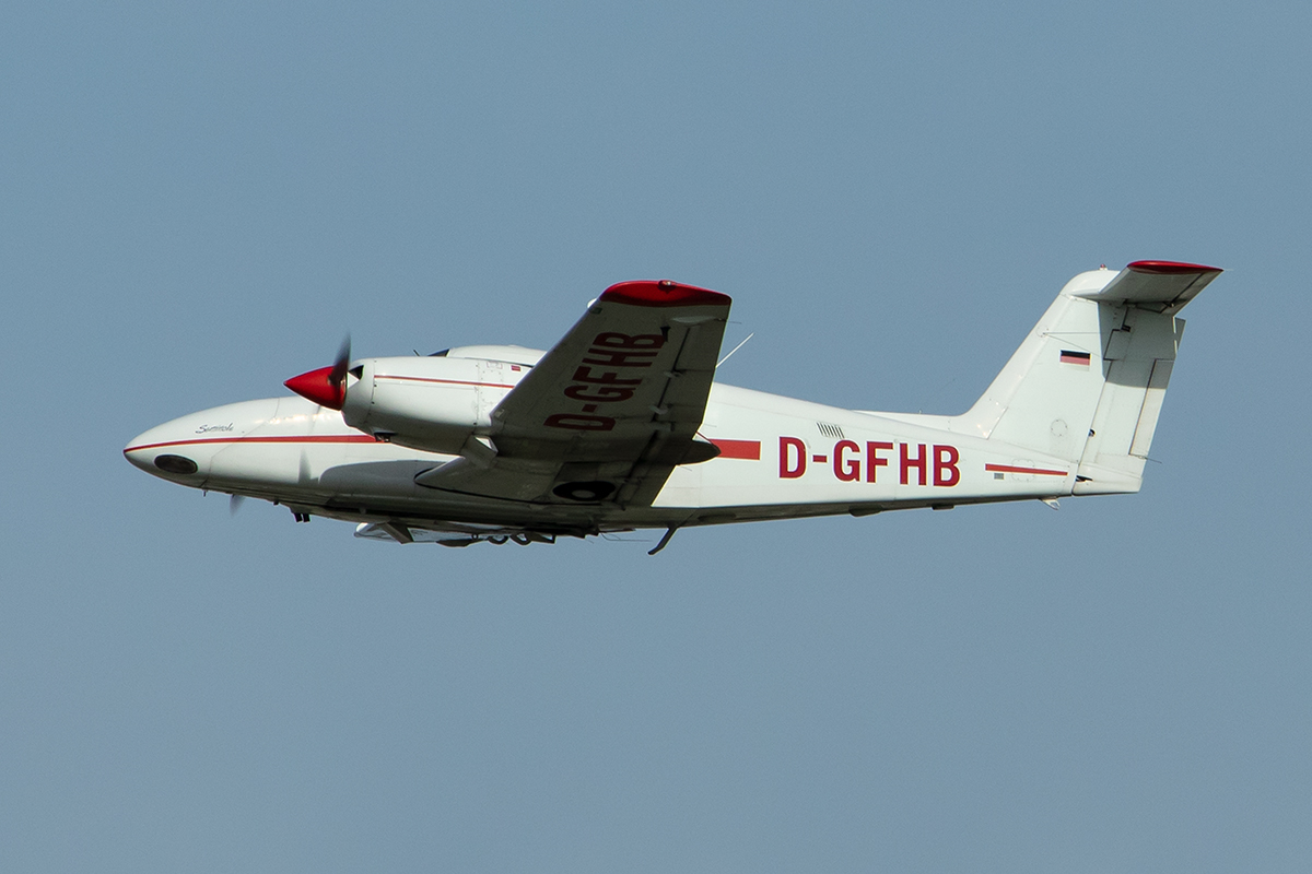Private, D-GFCM, Piper, PA-44-180 Seminole, 27.10.2019, STR, Stuttgart, Germany





