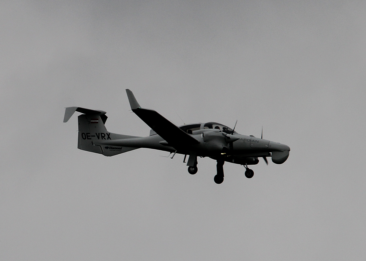 Private DA-42, OE-VRX, ILA Anflug, 19.05.2014