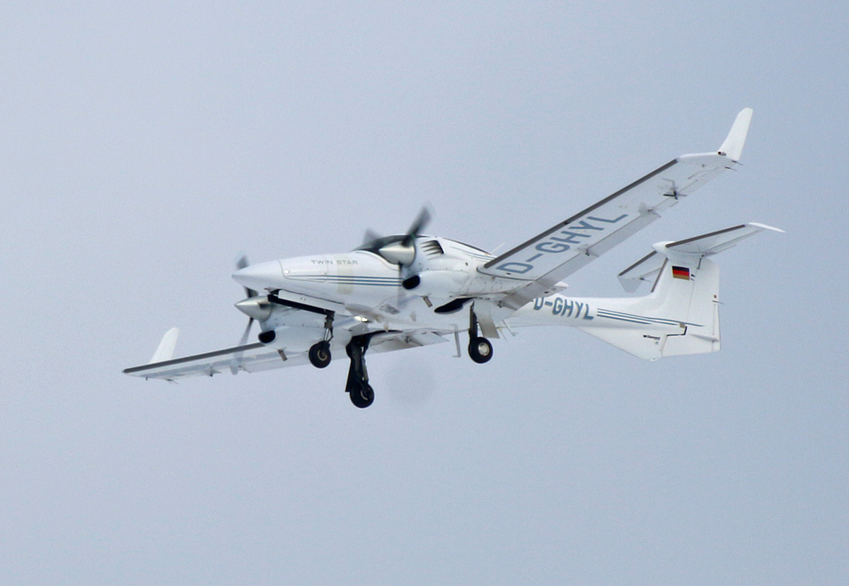 Private DA-42 TwinStar, D-GHYL, BER, 13.02.2021