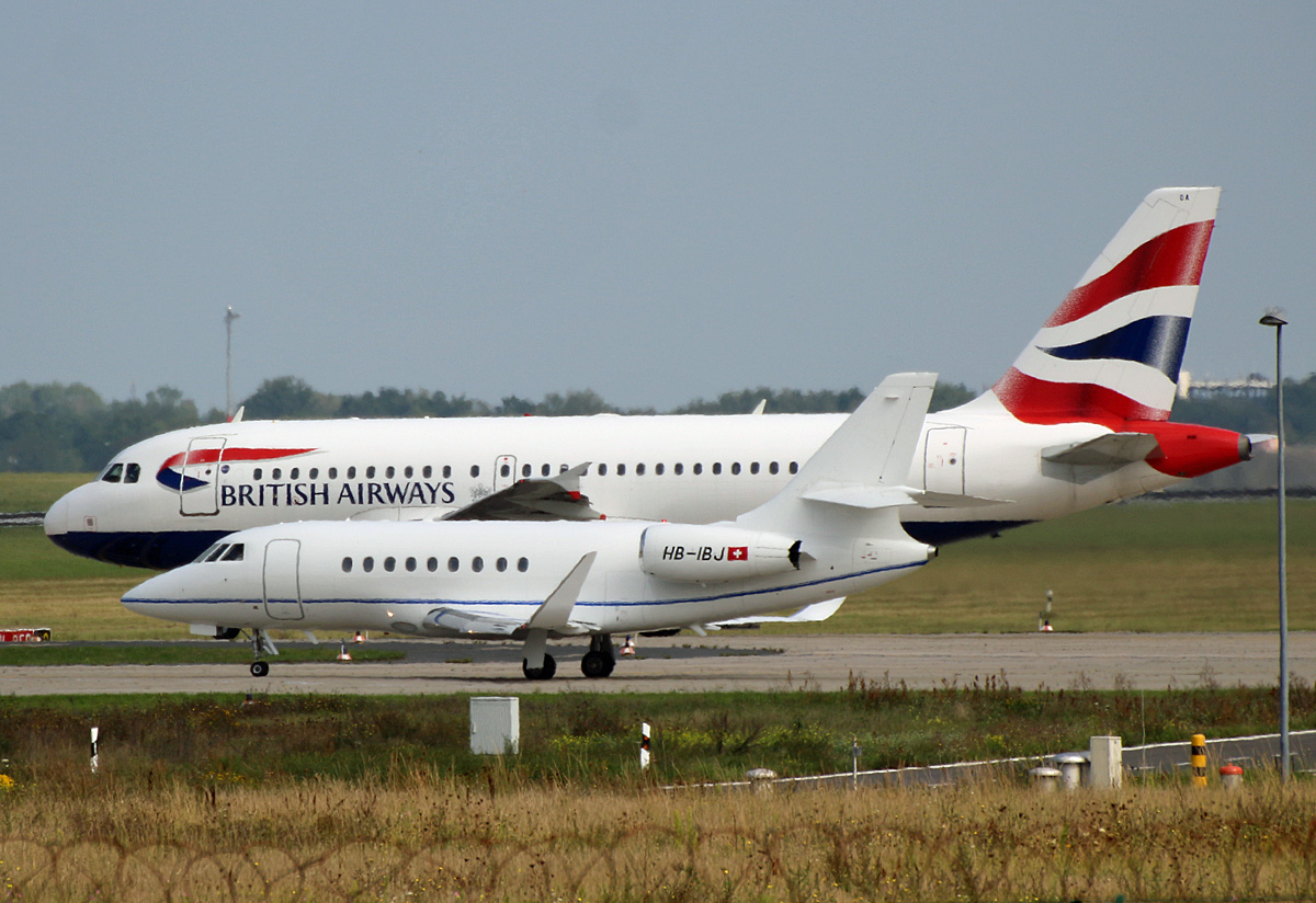 Private Dassault Falcon 2000LX, HB-IBJ, Britisch Airways, Airbus A 319-131, G-EUOA, BER, 05.09.2021