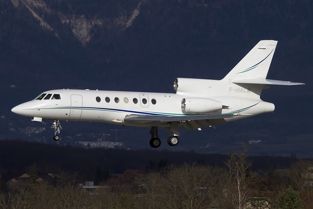 Private, F-HALM, Dassault, Falcon 50, 13.01.2015, GVA, Geneve, Switzerland 



