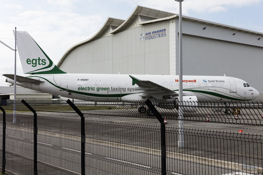 Private, F-HGNT, Airbus, A320-211, 29.09.2015, TLS, Toulouse, France 




