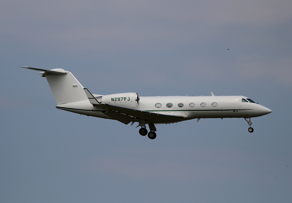 Private Gulfstream IV, N297PJ, SXF, 30.05.2016