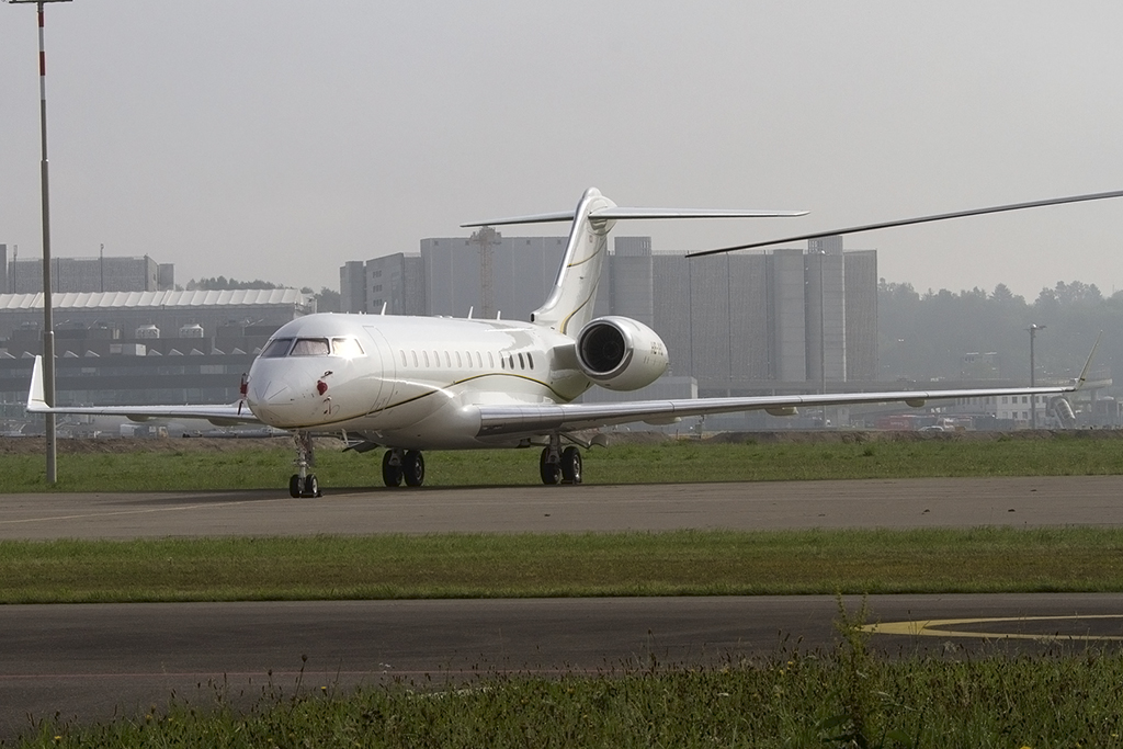 Private, HB-IHQ, Bombardier, Global Express, 22.09.2013, ZRH, Zrich, Switzerland 



