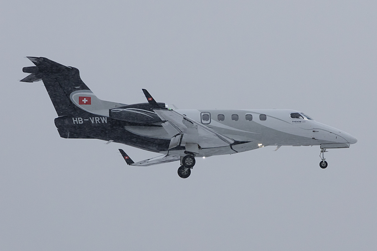 Private, HB-VRW, Embraer, EMB-505 Phenom 300, 18.01.2017, ZRH, Zürich, Switzerland




