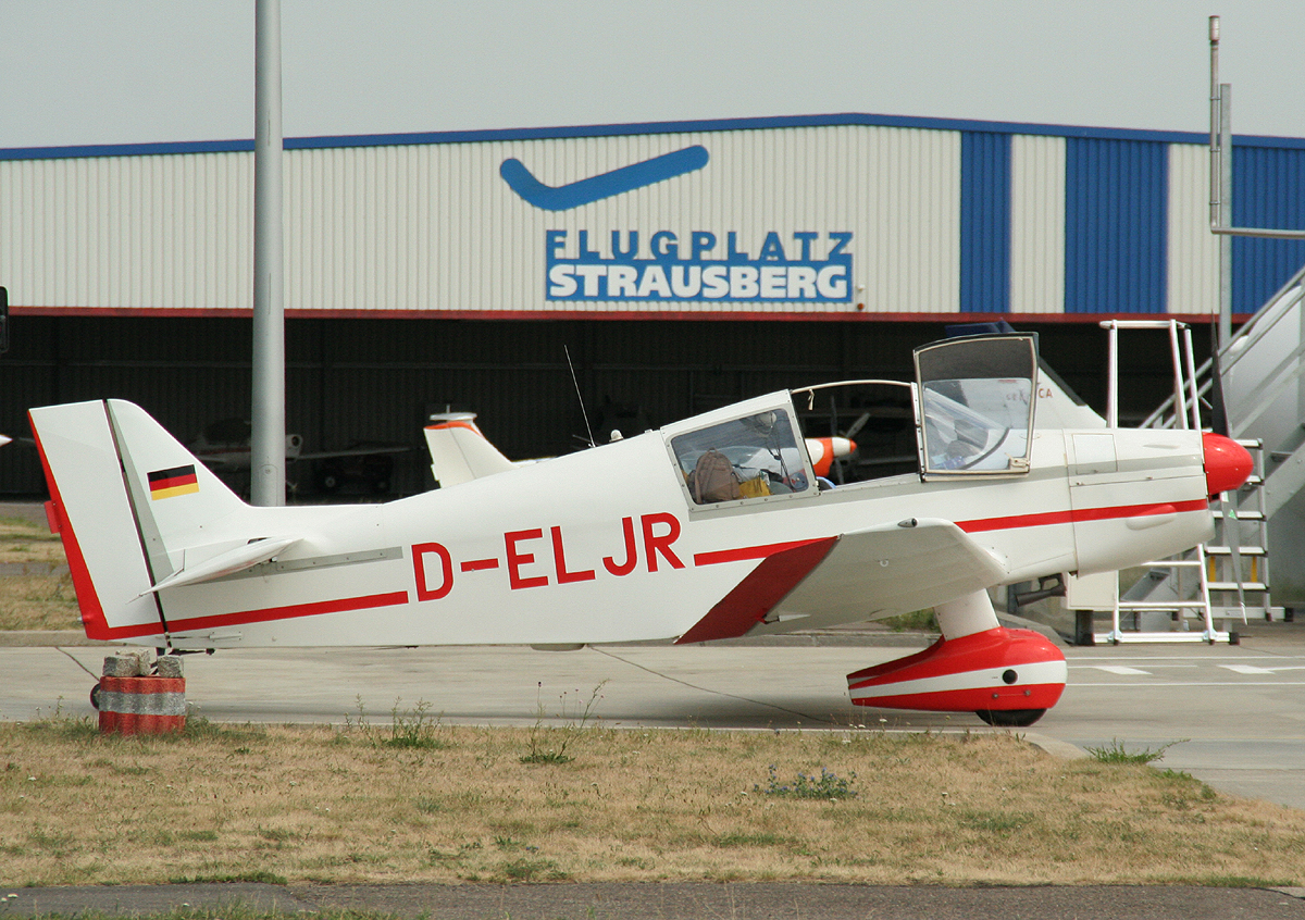 Private Jodel DR-100 D-ELJR am 04.08.2013 auf dem Flugplatz Strausberg