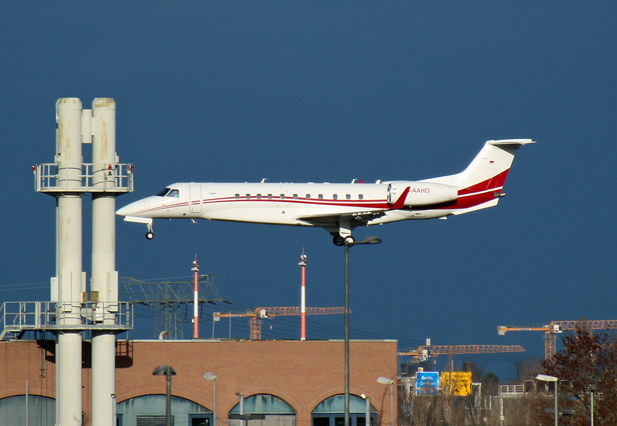 Private Legacy 650, D-AAHO, BER, 29.12.2022