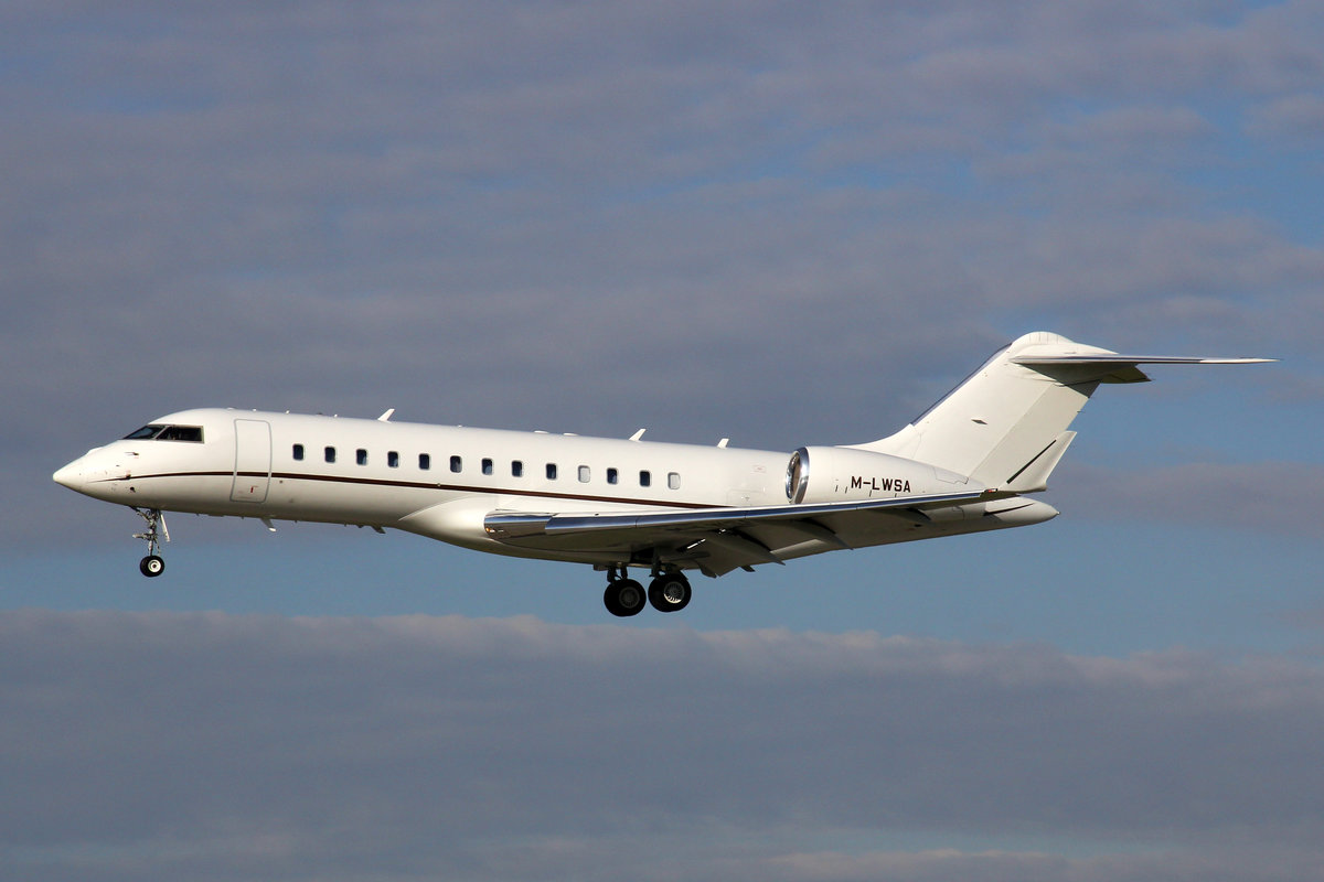 Private, M-LWSA, Bombardier Global Express, 28.April 2016, ZRH Zürich, Switzerland.