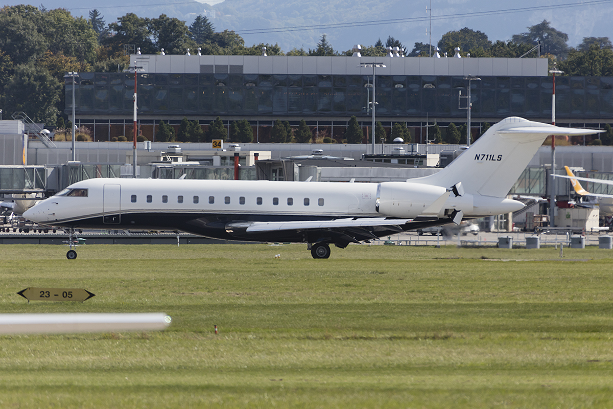 Private, N711LS, Bombardier, BD-700-1A11 Global 5000, 24.09.2017, GVA, Geneve, Switzerland 




