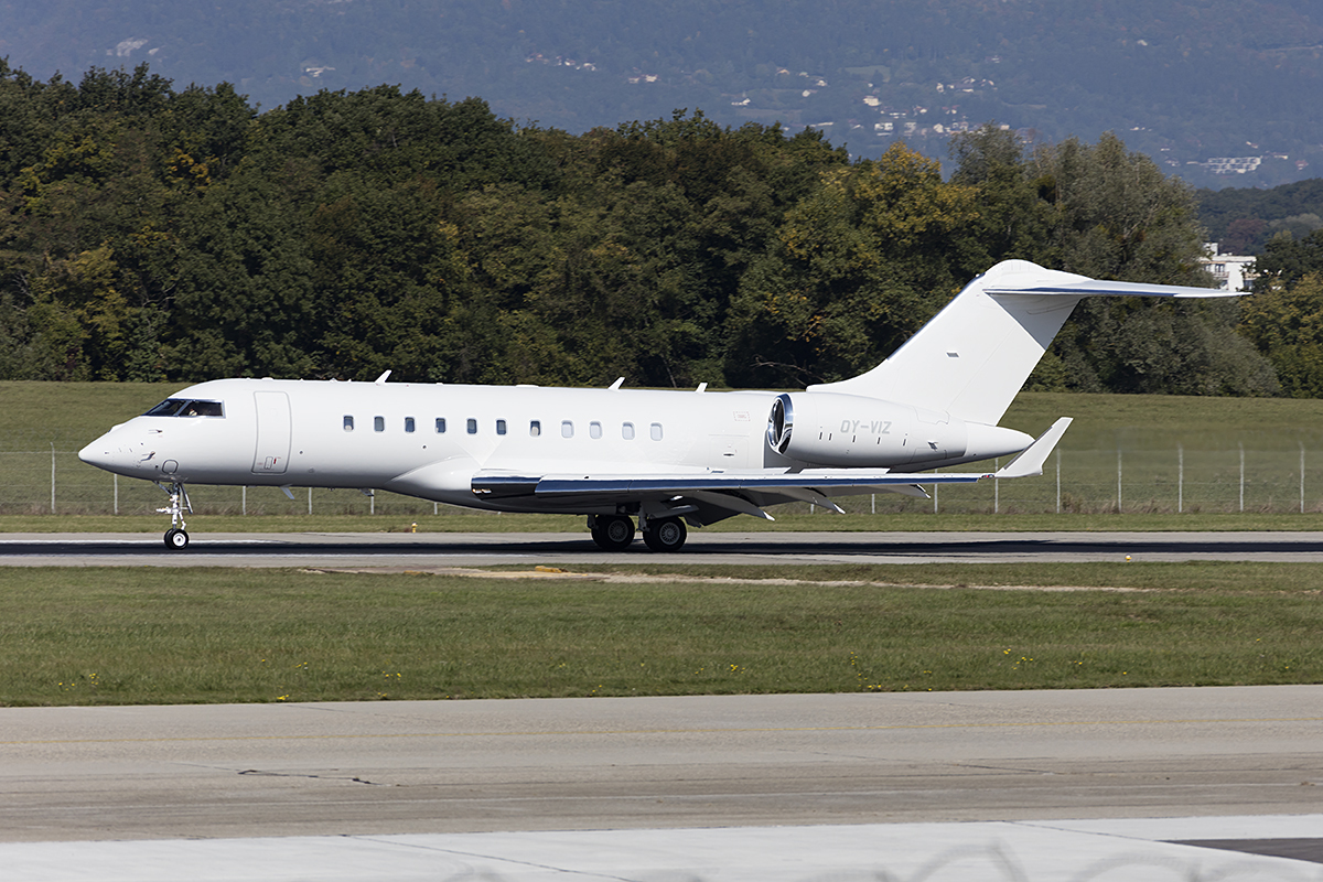 Private, OY-VIZ, Bombardier, BD-700-1A11 Global 5000, 24.09.2017, GVA, Geneve, Switzerland 




