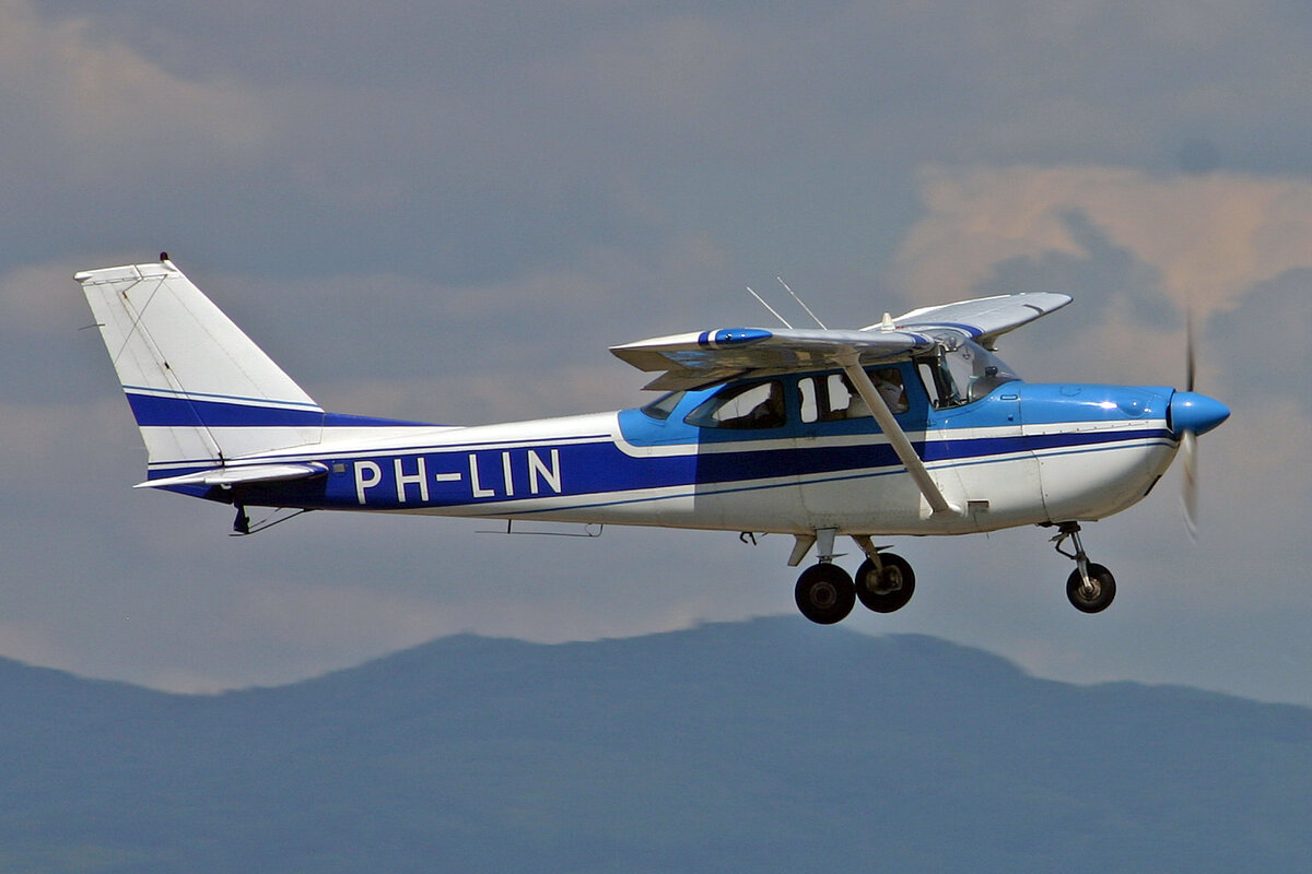 Private, PH-LIN, Cesssna 172H, msn: 17256239, 21.Juni 2008, BSL Basel - Mühlhausen, Switzerland.