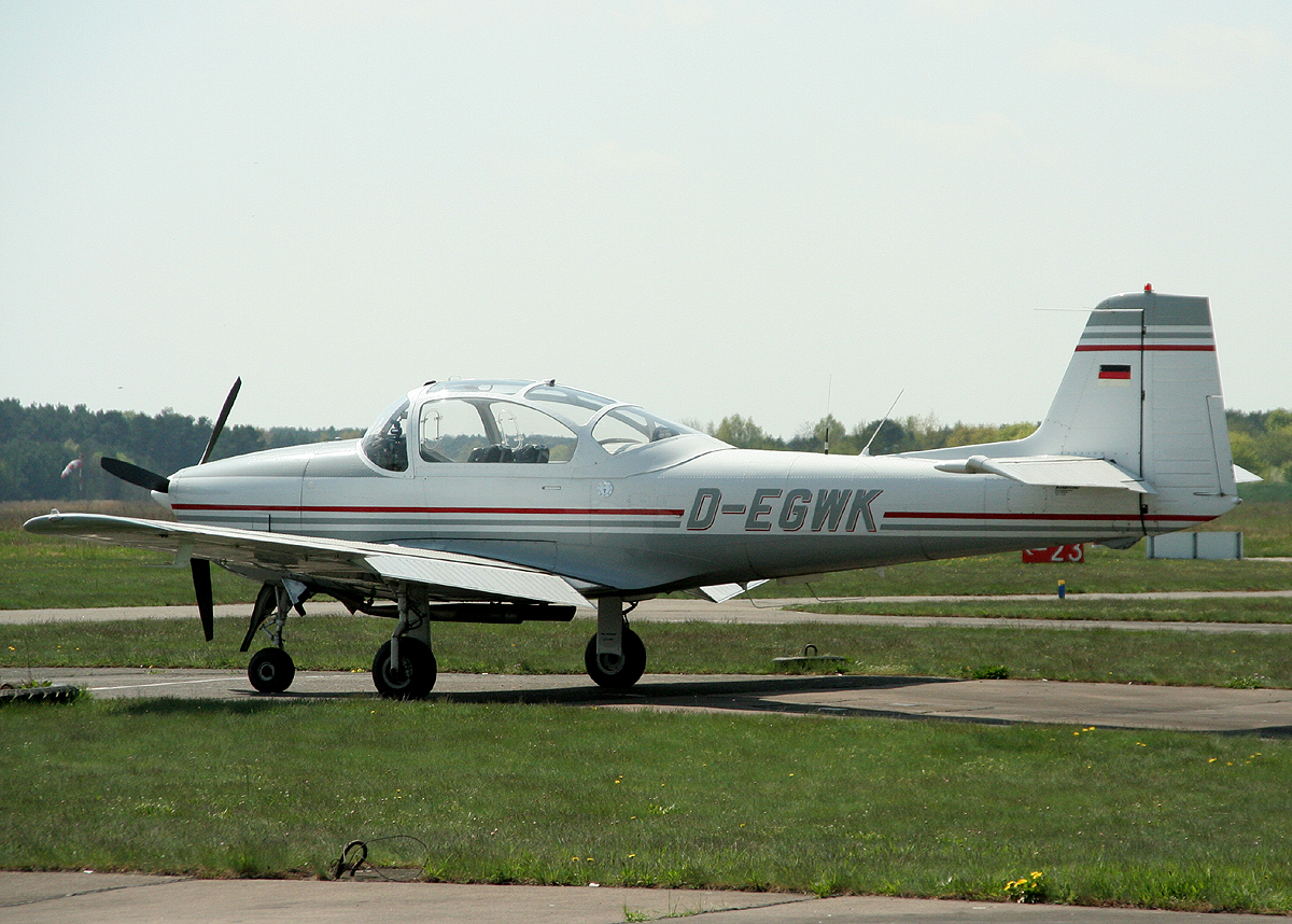 Private Piaggio P149 DEGWK am 05.05.2013 auf dem Flugplatz Strausberg