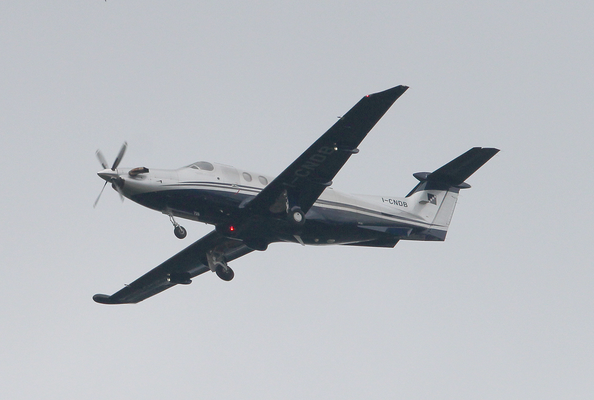 Private Pilatus PC-12/47 I-CNDB bei der Landung in Frankfurt am 09.06.2013