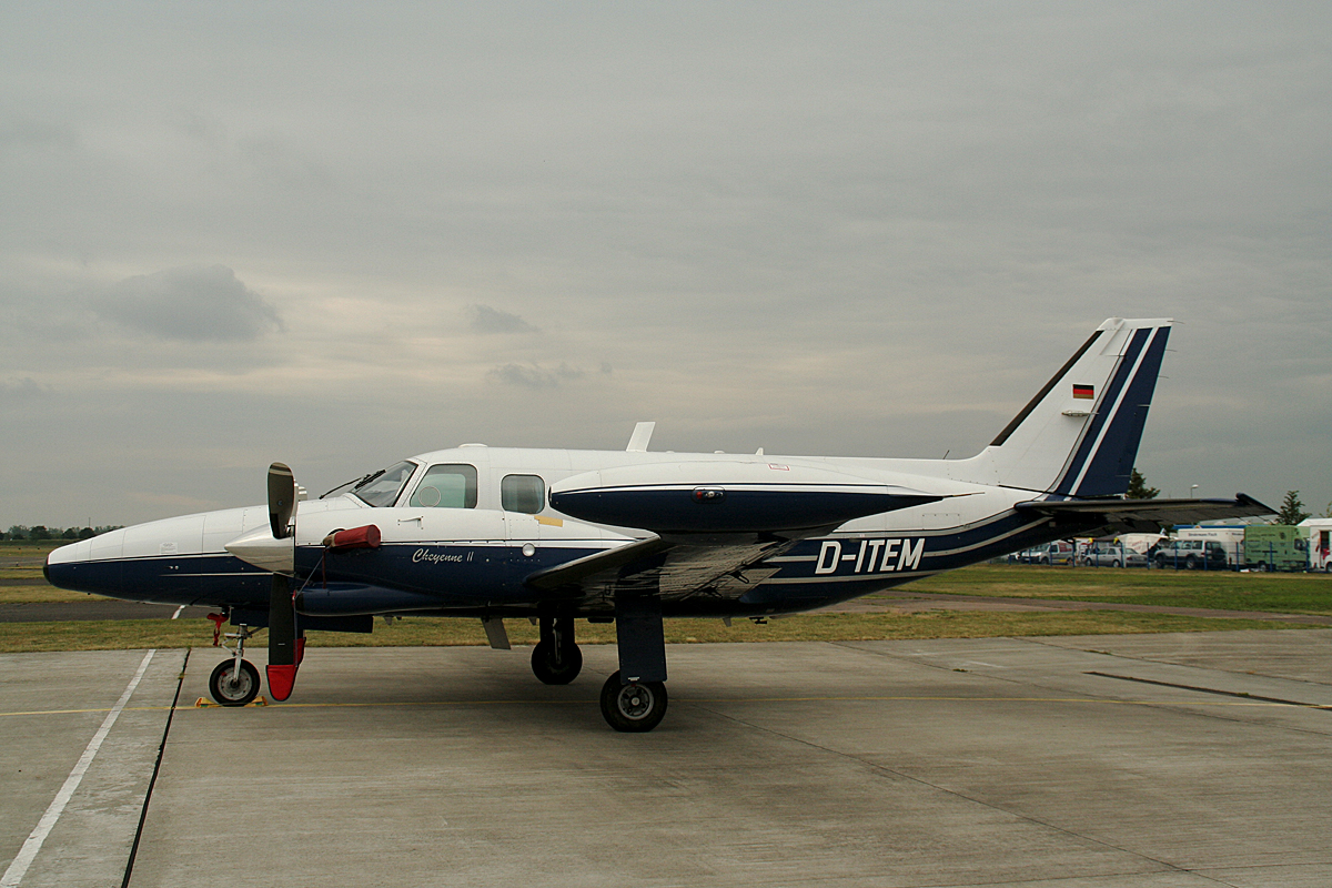 Private Piper 31T2 CheyenneIIXL D-ITEM am 27.06.2015 auf dem Flugplatz Strausberg